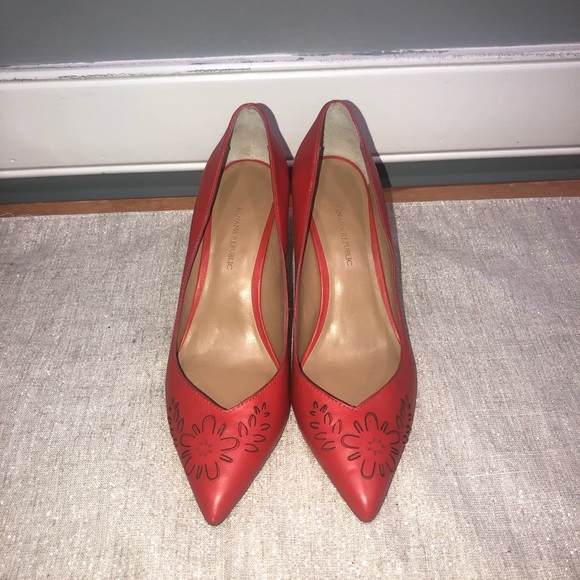 BANANA REPUBLIC/ red toe pointed leather heels - Picture 4 of 11